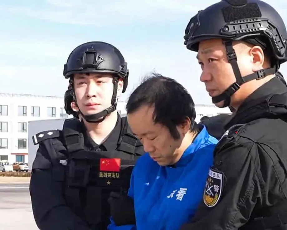 Un baron présumé de l’arnaque extradé vers la Chine, alors que la lutte mondiale contre les réseaux frauduleux s’intensifie