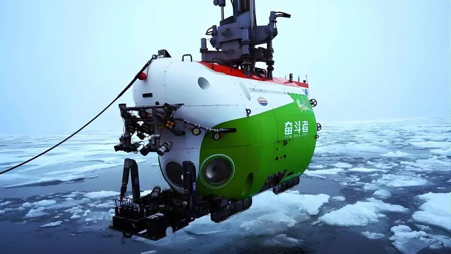 Un submersible chinois réalise une descente historique vers une dorsale arctique inexplorée
