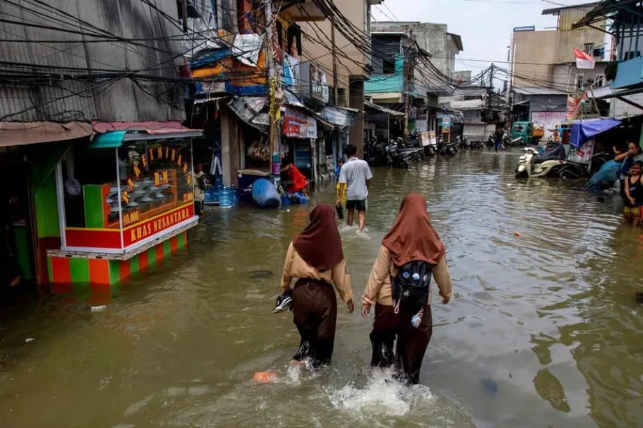 Jakarta s’enfonce davantage, aggravant les risques d’inondation liés à l’affaissement des sols