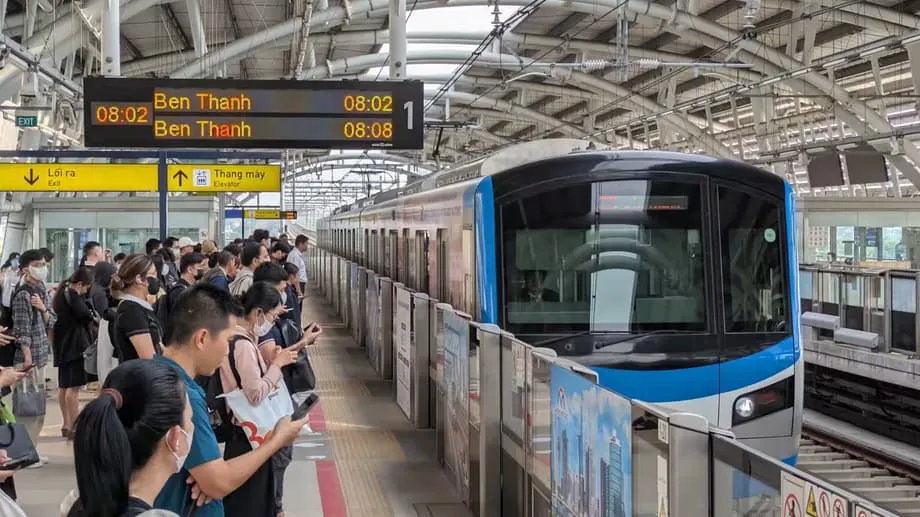 La première ligne de métro du Vietnam transforme la vie urbaine tandis que les projets d’extension s’accélèrent