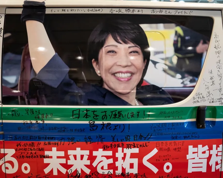 La « Sanamania » propulse la première femme Première ministre du Japon vers une victoire écrasante aux élections
