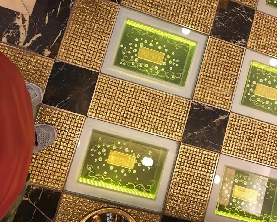 Le Grand Emperor Hotel de Macao vend ses briques d’or du hall pour 13 millions de dollars