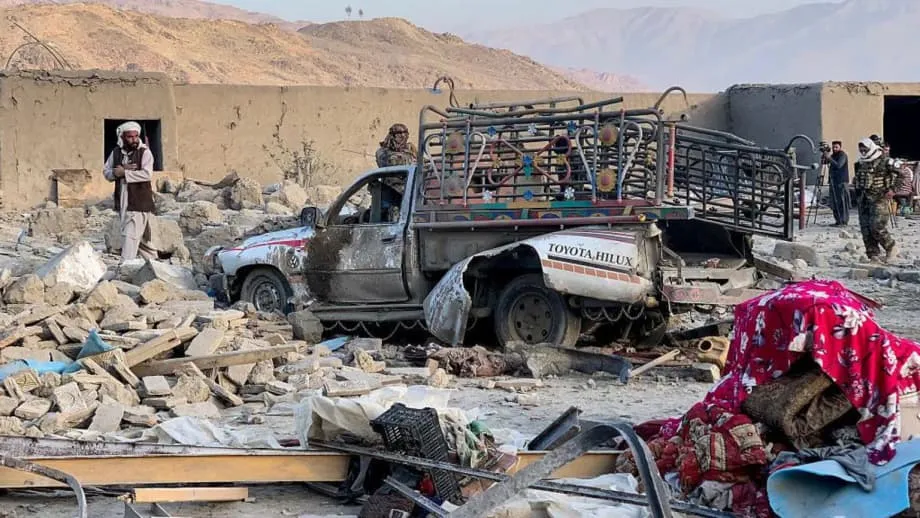 Le Pakistan déclare une « guerre ouverte » à l’Afghanistan alors que des frappes aériennes secouent Kaboul