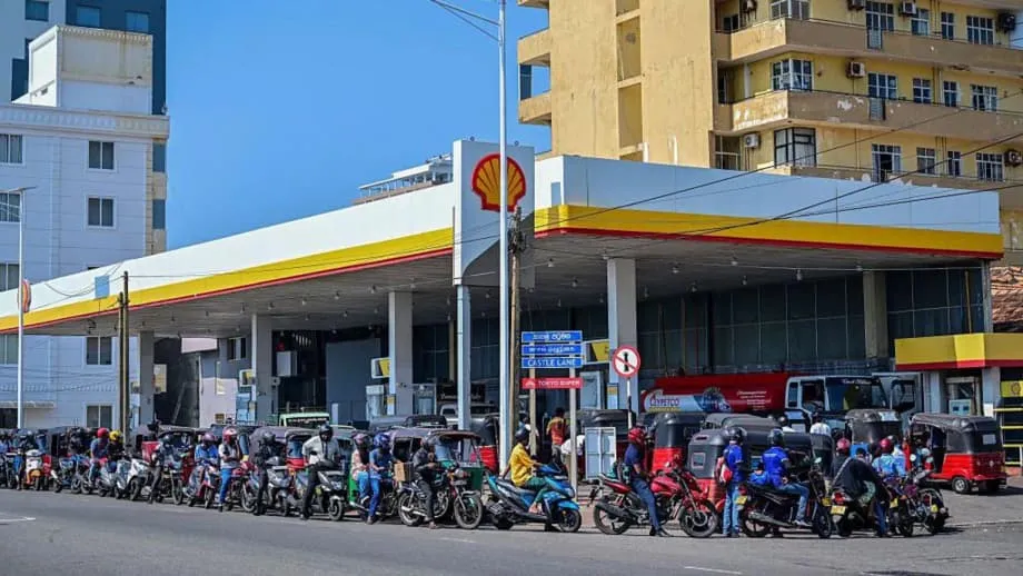 Le Sri Lanka déclare les mercredis fériés pour faire face à la crise des carburants