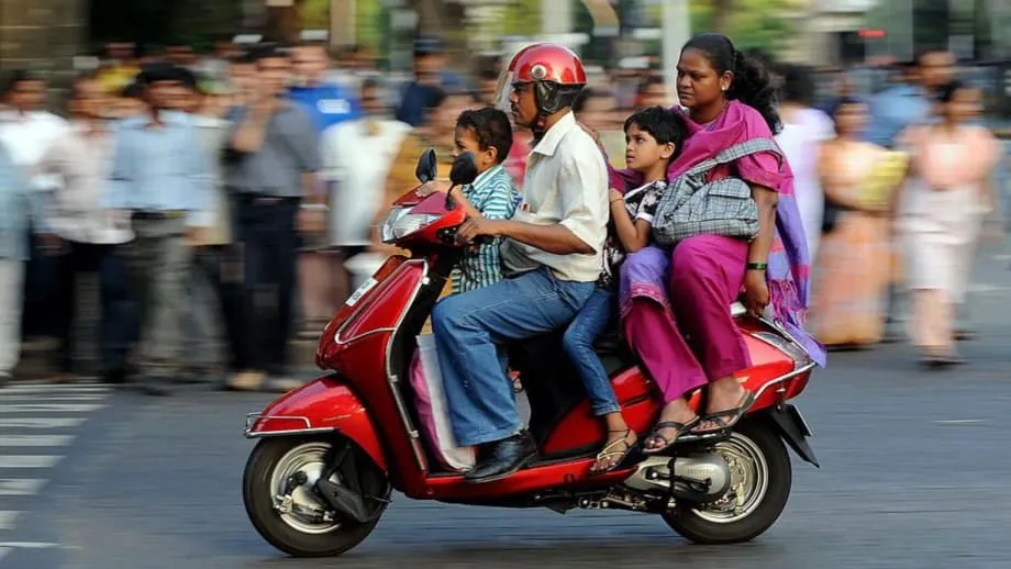 La classe moyenne indienne face à une crise existentielle, prise en étau entre automatisation, endettement et stagnation des salaires