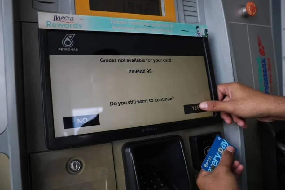 L’interdiction des cartes étrangères aux pompes en Malaisie vise les aides sur le RON95 tout en maintenant l’accès au RON97