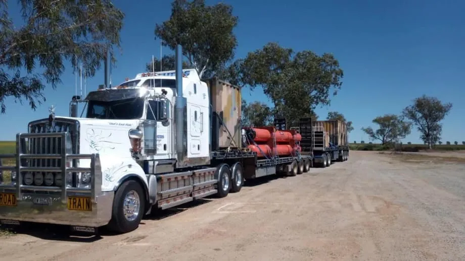 Le secteur du fret australien au bord du gouffre, alors que le prix du diesel double et que les chaînes d’approvisionnement se désagrègent