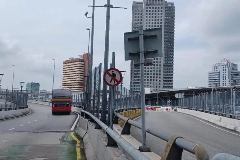 Traverser le pont à pied : pourquoi des milliers de personnes risquent une traversée illégale malgré les nouveaux avertissements