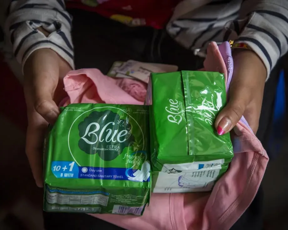 L’armée birmane interdit les produits menstruels, affirmant que les rebelles les utilisent à des fins médicales, tandis que la crise humanitaire s’aggrave