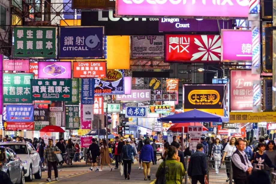 Hong Kong contre Singapour : la bataille pour devenir la plateforme de lancement mondiale de la Chine