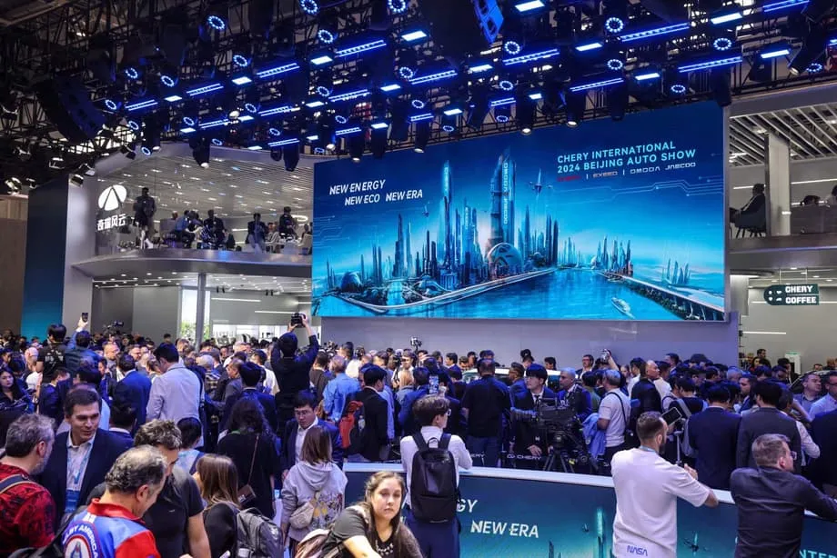 Alibaba déploie son IA Qwen chez les grands constructeurs automobiles et transforme les voitures chinoises en plateformes connectées pilotées par la voix