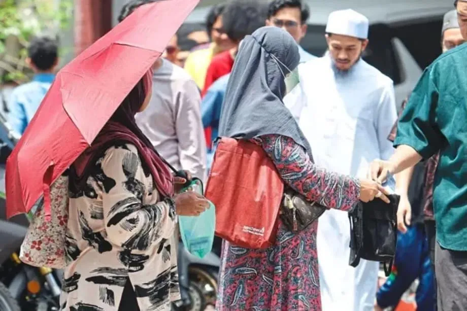 À Kuala Lumpur, des réseaux de mendicité agressive ciblent les clients des restaurants, les fidèles des mosquées et les automobilistes