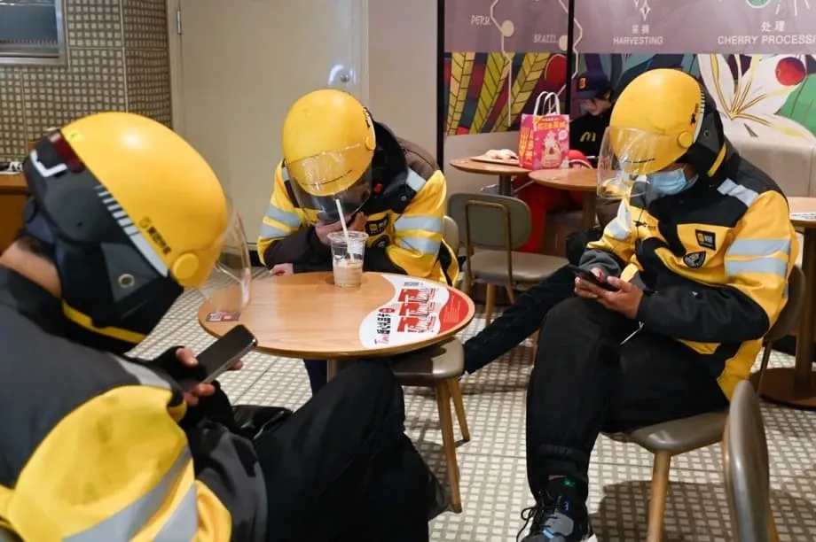 Comment un gâteau d’anniversaire décevant a révélé un scandale de cuisines fantômes à plusieurs milliards de dollars en Chine