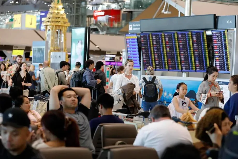 Les voyageurs asiatiques confrontés à un été marqué par les réductions de vols et l’envolée des tarifs, tandis que la guerre en Iran étrangle l’approvisionnement mondial en kérosène