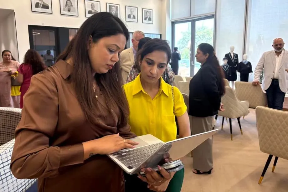 Les parents aisés indiens délaissent l’apprentissage par cœur au profit des écoles internationales, accélérant la révolution éducative