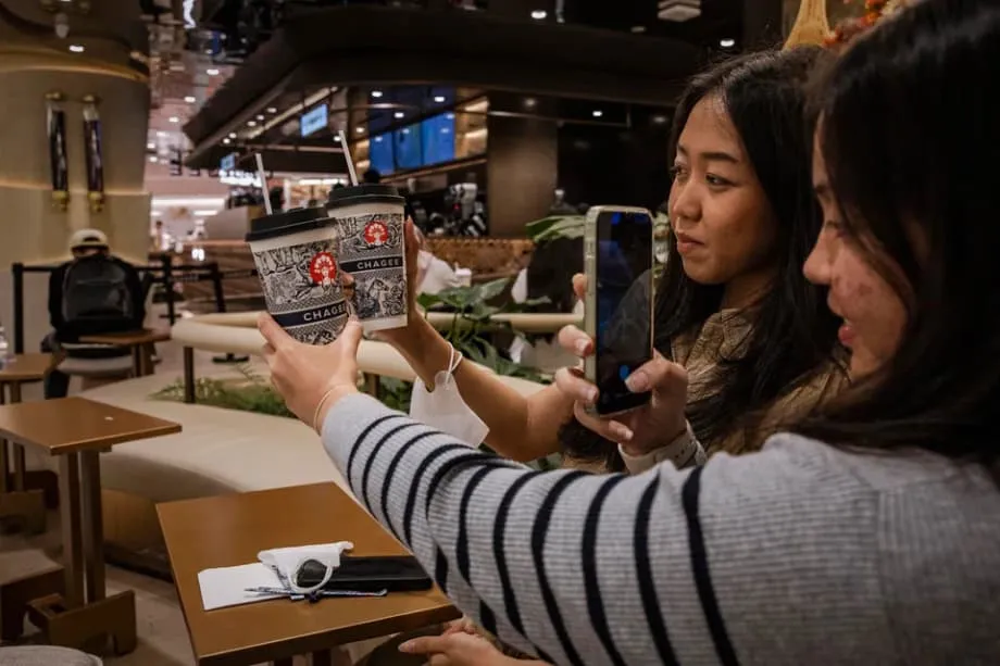 Alors que les marques américaines vacillent, la Chine séduit les jeunes Indonésiens