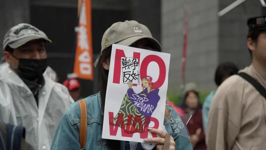 Les plus grandes manifestations antiguerre depuis des décennies au Japon contestent les ambitions militaires de la Première ministre