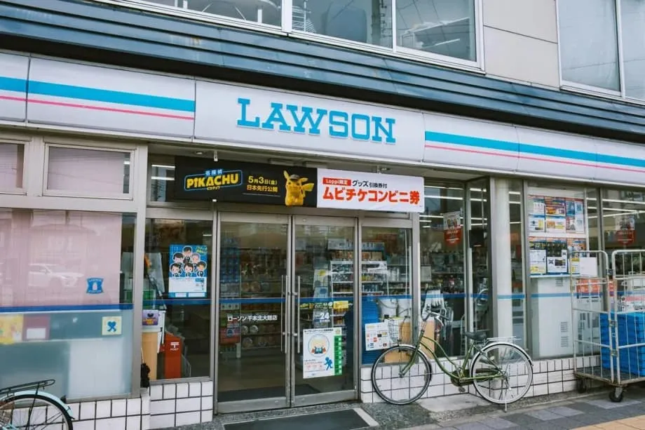 Lawson teste des guides vidéo pour aider les visiteurs étrangers à s’y retrouver dans les supérettes de Tokyo