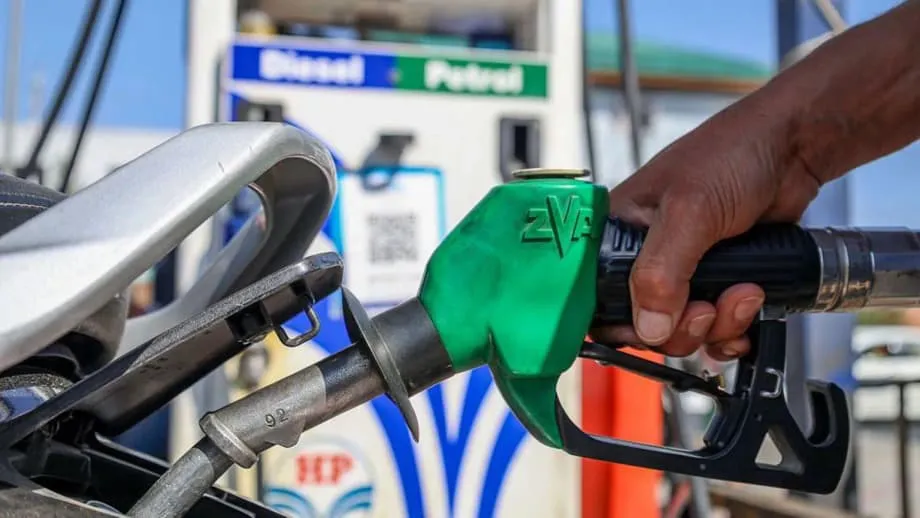 Le déploiement de l’essence E20 en Inde oppose sécurité énergétique et coût pour les automobilistes