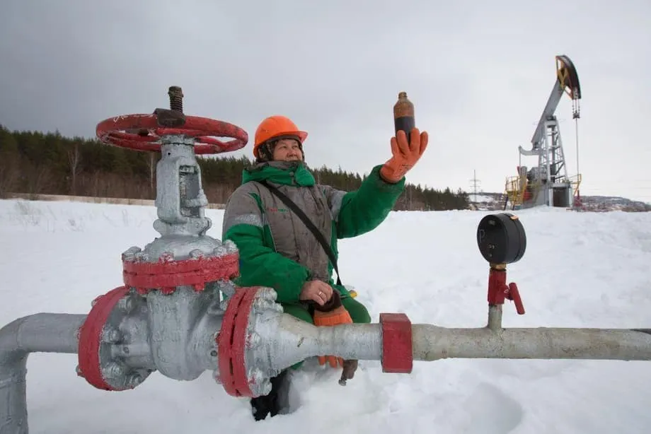 L’Inde face à un choix coûteux alors que les États-Unis ciblent les acheteurs de pétrole russe