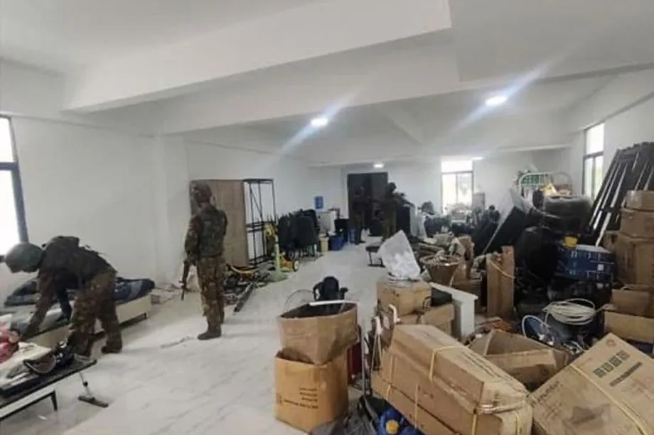L’armée birmane perquisitionne un centre d’escroquerie à Shwe Kokko et arrête des centaines de personnes sous la pression croissante