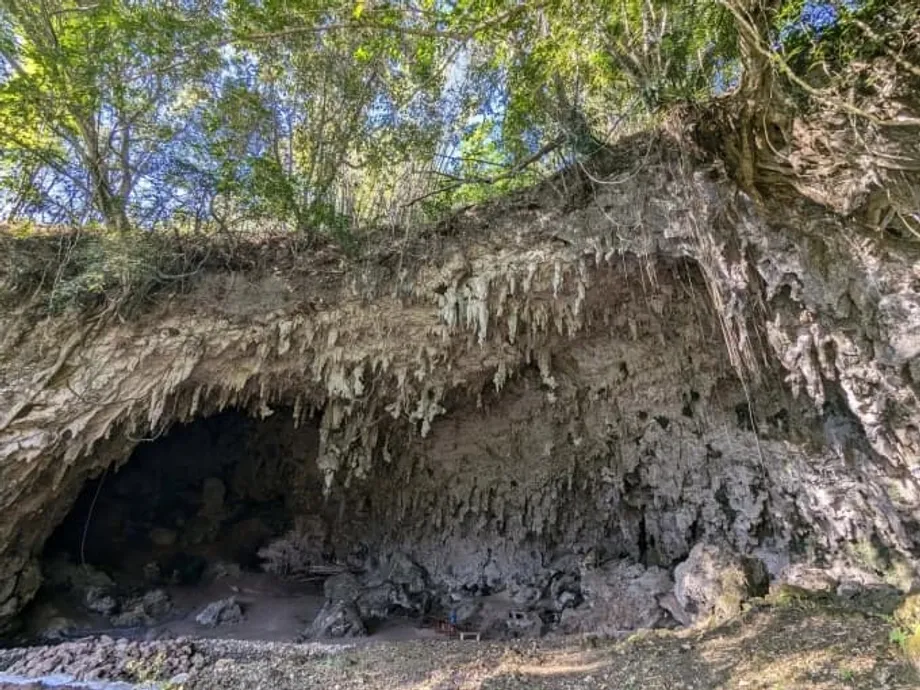 Quatre décennies dans une grotte de Java : la vie discrète de Sudarmaji