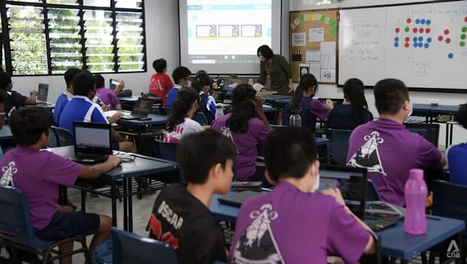 Les collèges et lycées de Singapour renforcent les restrictions sur les smartphones, parents et enseignants réagissent