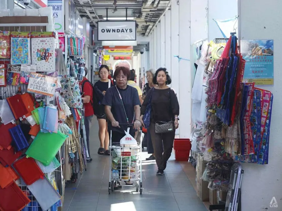 Le commerce de proximité à Singapour à la croisée des chemins : tradition, chaînes et vie de quartier