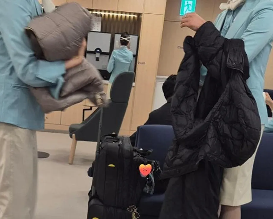 L’envers du décor : pourquoi les hôtesses et stewards coréens se rendent au travail en uniforme