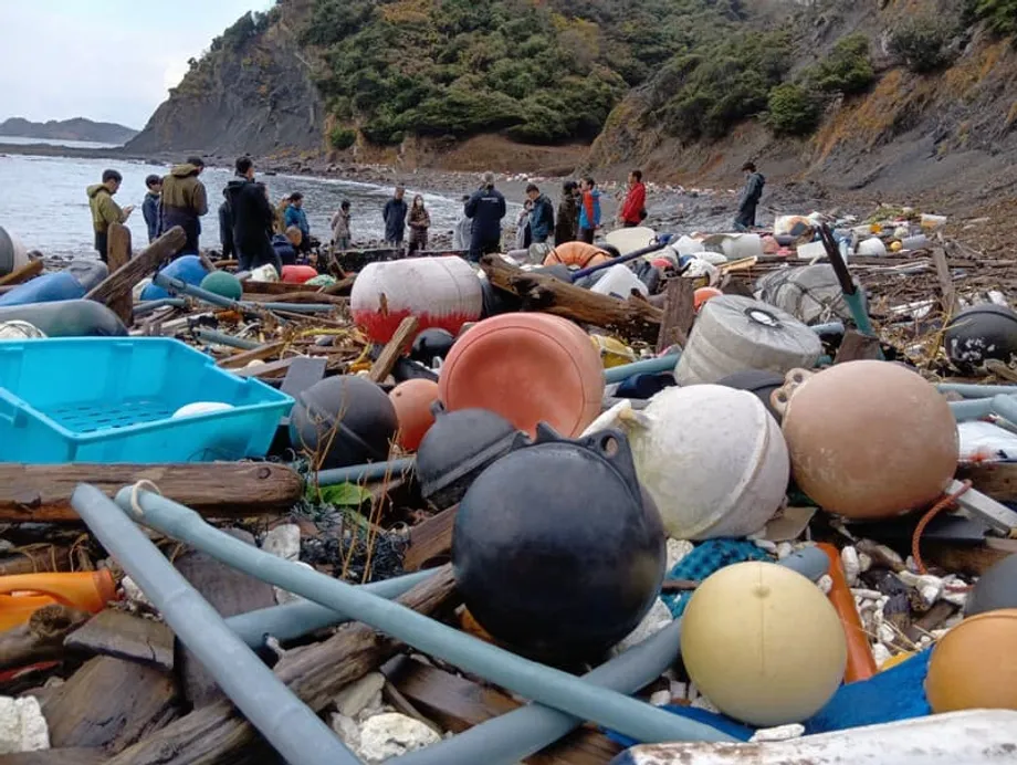 L’île de Tsushima : une communauté frontalière submergée par les déchets plastiques transfrontaliers