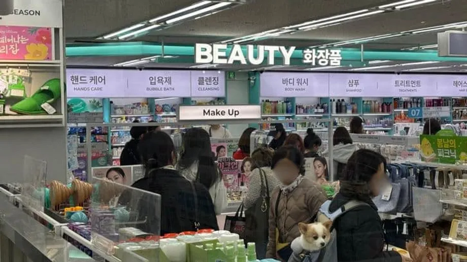 Comment l’inflation a fait de Daiso, magasin à petits prix, une destination shopping pour les jeunes Coréens