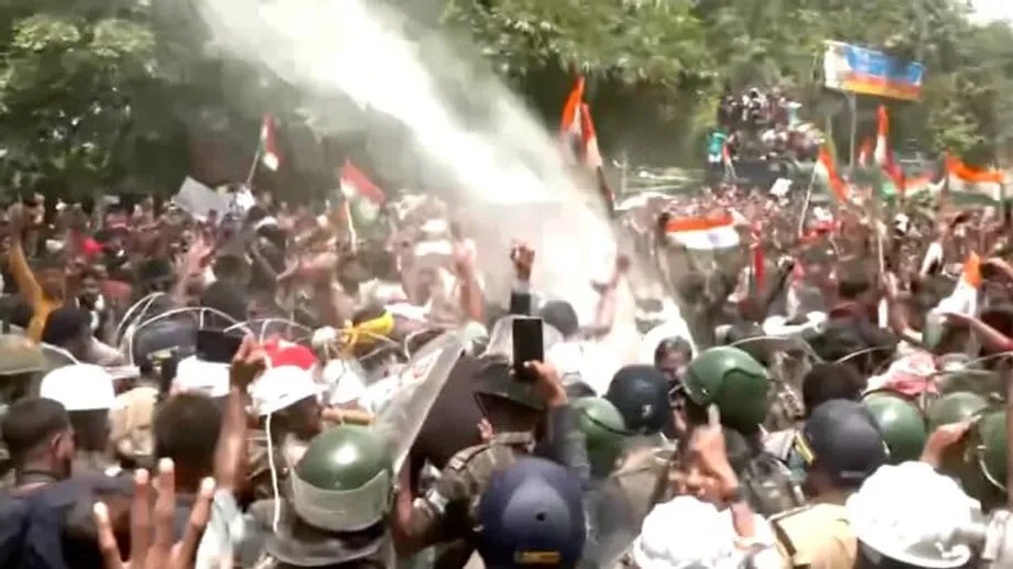 Au Jharkhand, la police disperse à coups de matraque et de gaz lacrymogène des jeunes qui réclament une réforme des examens