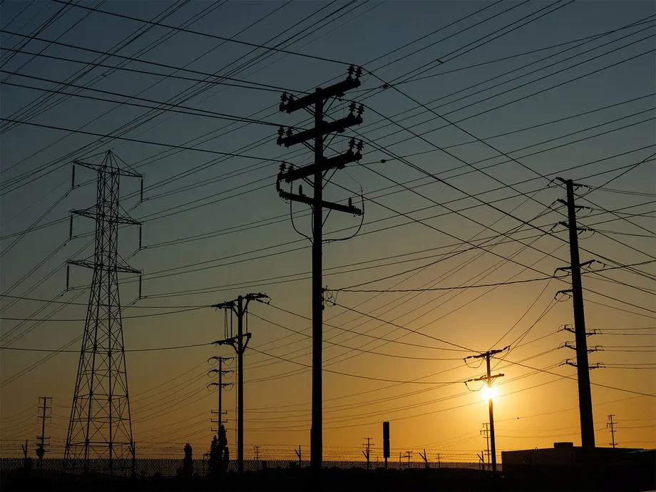 Karachi Faces Evening Power Cuts as Gas Shortage Meets NEPRA Crackdown on Outages