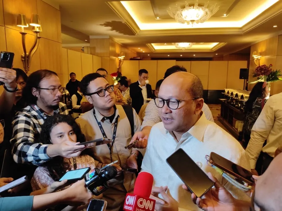 Danantara Weighs State Company Share Purchases as Indonesia's Stock Index Falls Below 5,000