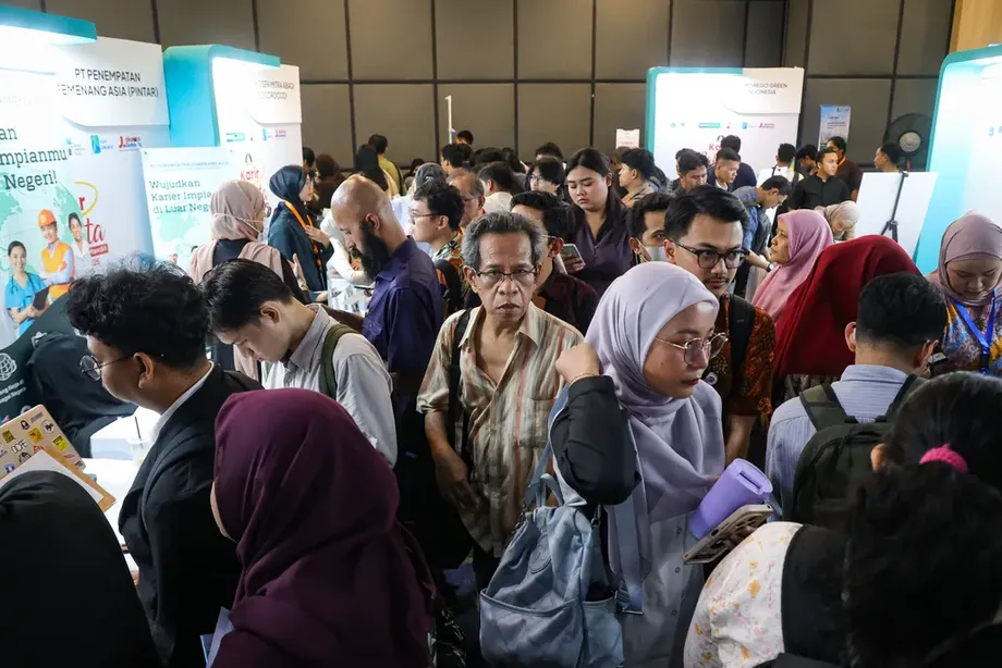 Indonesia's Unemployment Nears 1994 Low, but Older Job Seekers Struggle to Find Stable Work
