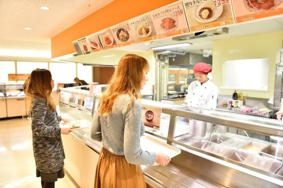 La hausse du coût des denrées contraint les restaurants universitaires de Kyoto à augmenter leurs prix