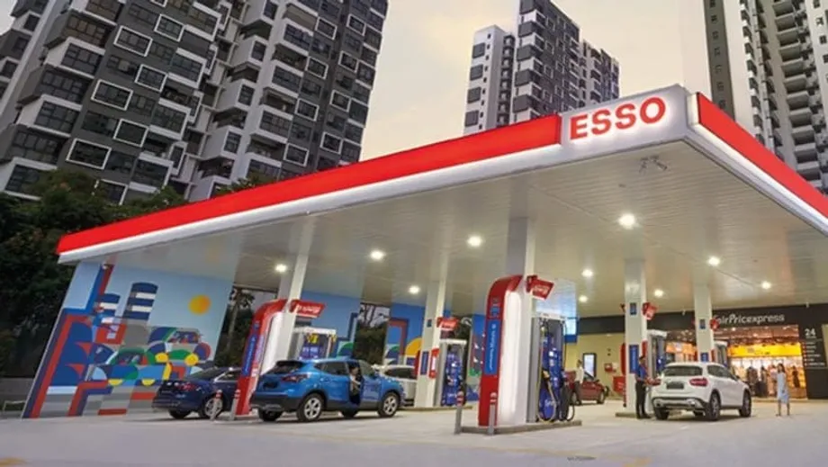 Vente d’Esso à Singapour : quelles conséquences pour les automobilistes, les prix et le marché des carburants après le rachat par Chandra Asri ?