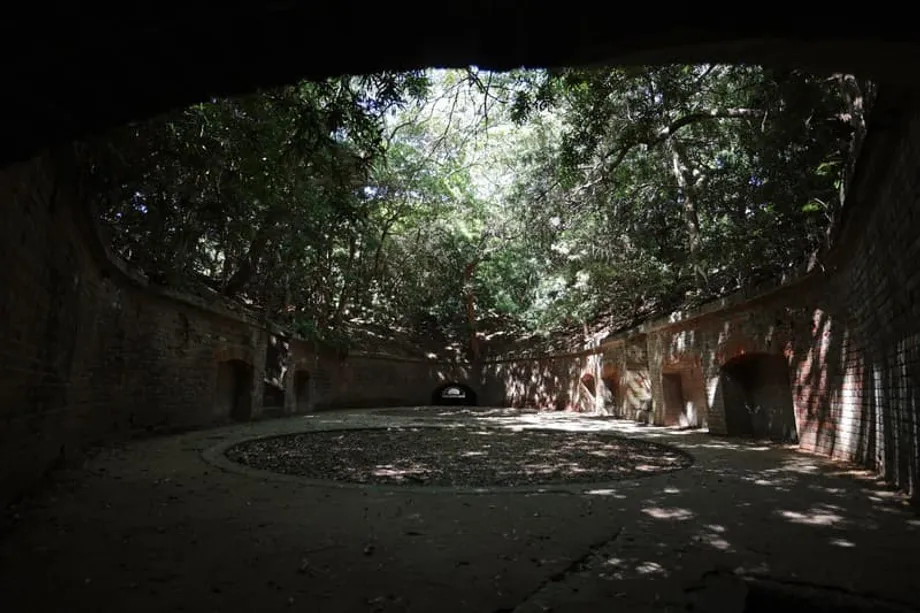 La batterie n° 3 d’Okinoshima, de bastion de l’ère Meiji à site emblématique de Tomogashima